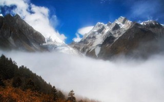 毕棚沟秋色正当时：川西小瑞士的雪山彩林秘境，成都出发3h直达