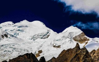 格聂雪山观山攻略：10月日照金山、最佳机位与合规路线