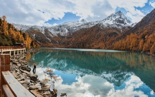 格聂神山自驾攻略：10月出发，走一条雪山彩林与高原河谷交织的秘境线