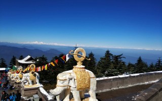 峨眉山红叶好不好看：一场跨越三千米的色彩盛宴，解锁佛国仙山的八大绝美意境