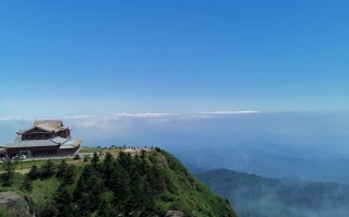 峨眉山秋季红叶：藏在古寺彩林里的秋日诗意