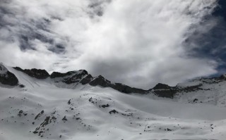 冬季四川旅游：冰雪温泉、阳光康养与出行安全指南