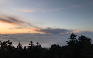 峨眉山红叶照片大全：定格“半山红叶半山云”的极致浪漫