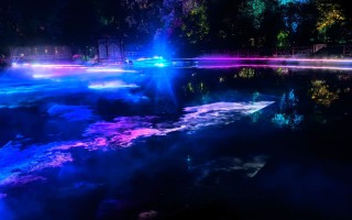 都江堰夜景惊艳亮相 导游镜头定格千年古堰璀璨夜色