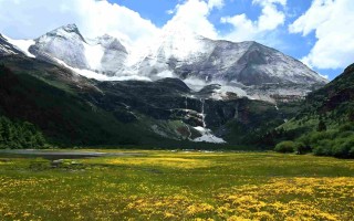 国庆川西旅游穿衣：先雨后晴下的三层叠穿与拍照指南
