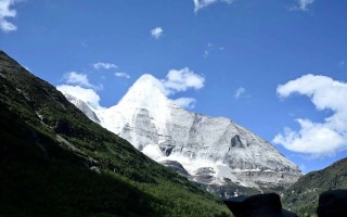川西最佳旅游时间：秋季看彩林雪山，冬季看雪景性价比
