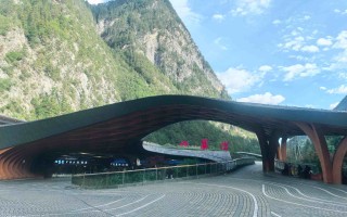 九寨沟高铁站叫什么？去九寨沟坐高铁到黄龙九寨站