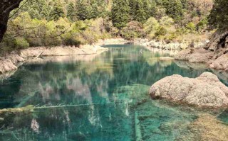 九寨沟冬季旅游｜2026年蓝冰、冰瀑、淡季票价与高铁接驳攻略