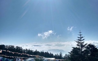 峨眉山红叶景区天气：在“一山有四季”的佛国仙山，读懂秋风的温度