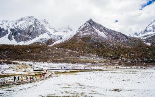 四川冬季旅游推荐｜这个冬天，去四川看雪、泡汤、逛灯会