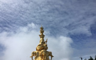 峨眉山红叶最佳时间表：精准锁定“海拔与日历”的交汇点，解锁佛国仙山的限时绚烂