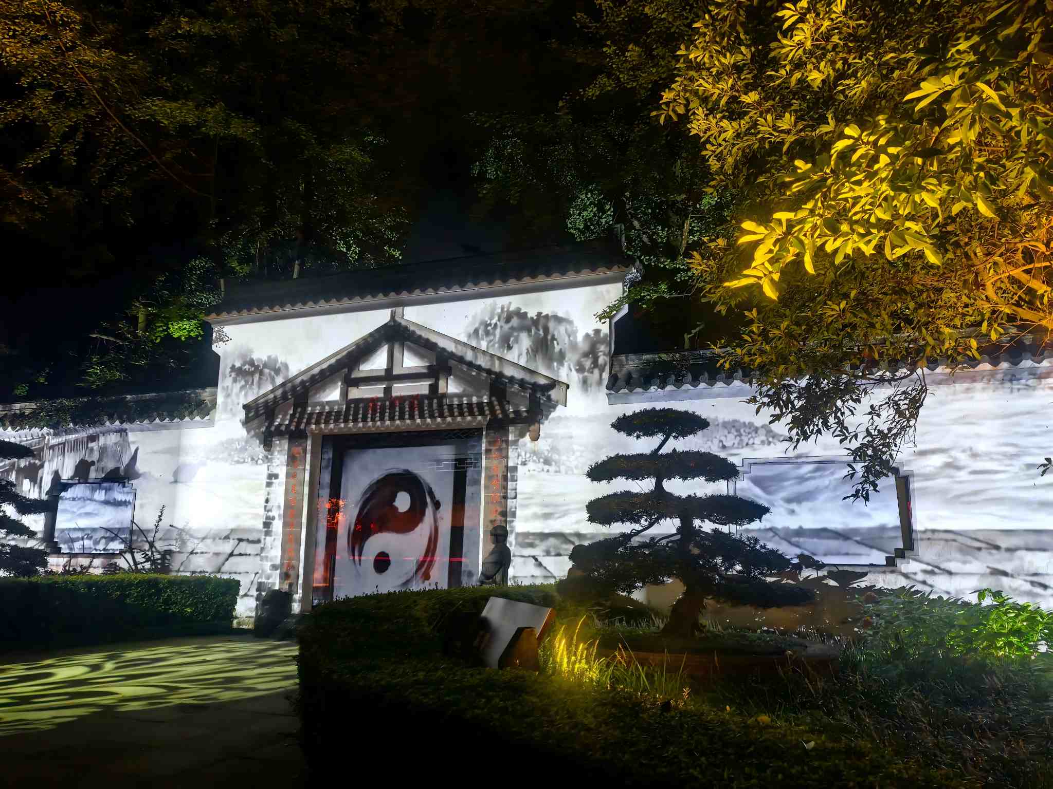 都江堰夜景惊艳亮相 导游镜头定格千年古堰璀璨夜色-第2张图片-四川省中国青年旅行社官网 四川中青旅