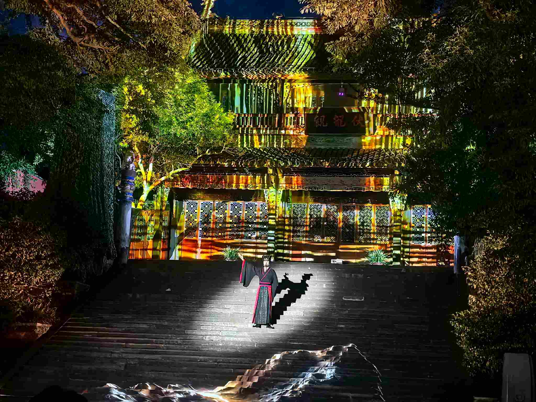 都江堰夜景惊艳亮相 导游镜头定格千年古堰璀璨夜色-第10张图片-四川省中国青年旅行社官网 四川中青旅