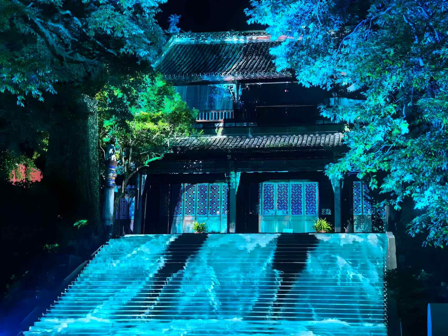 都江堰夜景惊艳亮相 导游镜头定格千年古堰璀璨夜色-第20张图片-四川省中国青年旅行社官网 四川中青旅