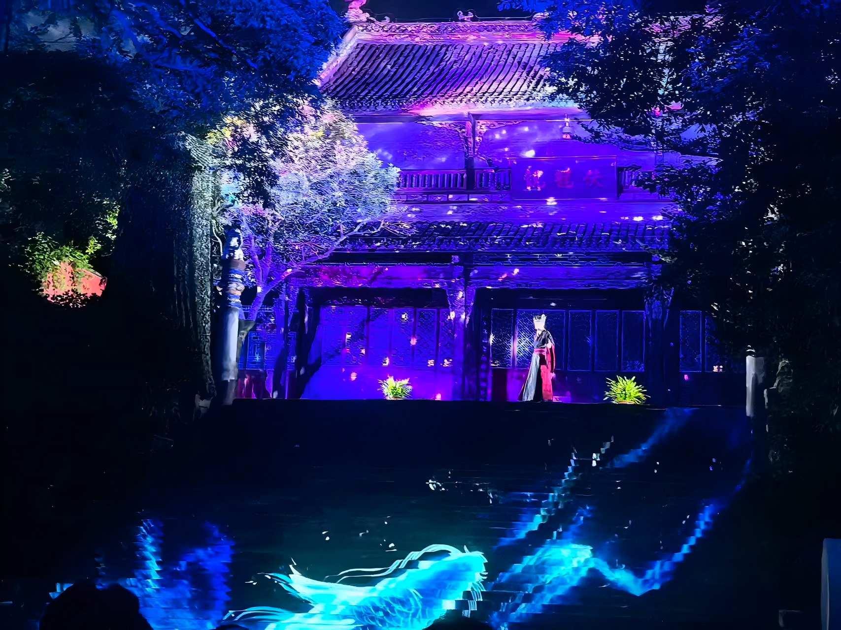 都江堰夜景惊艳亮相 导游镜头定格千年古堰璀璨夜色-第19张图片-四川省中国青年旅行社官网 四川中青旅
