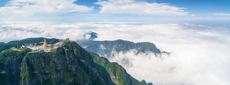 峨眉山景区红叶：在“佛国仙境”的彩林里，邂逅一场半山红叶半山云的极致浪漫-第2张图片-四川省中国青年旅行社官网 四川中青旅