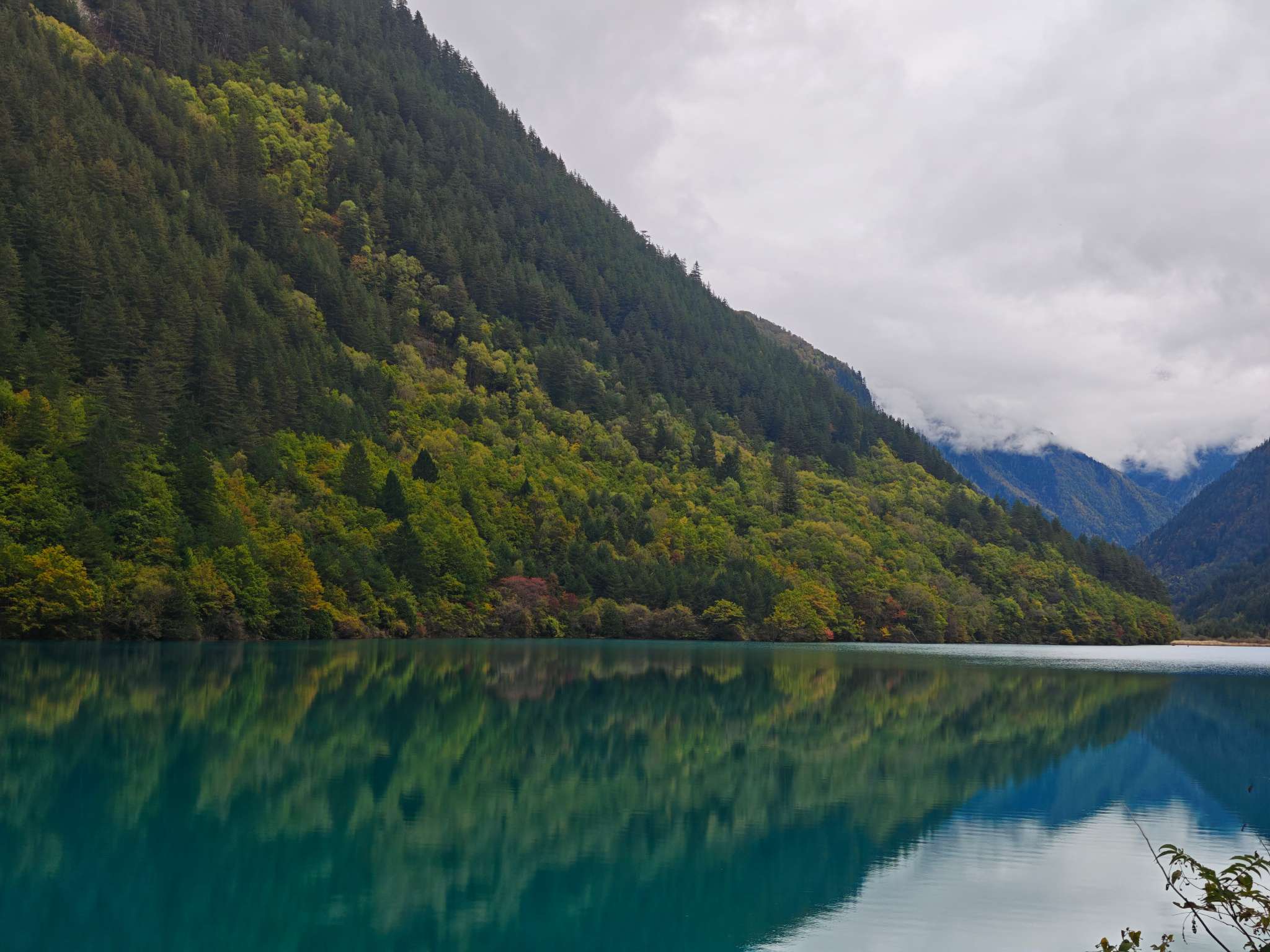 米亚罗红叶怎么打开:拒绝走马观花,用“沉浸式解锁”的高阶姿势玩转川西秋日童话-第2张图片-四川省中国青年旅行社官网 四川中青旅 米亚罗红叶怎么打开:拒绝走马观花,用“沉浸式解锁”的高阶姿势玩转川西秋日童话-第2张图片-四川省中国青年旅行社官网 四川中青旅