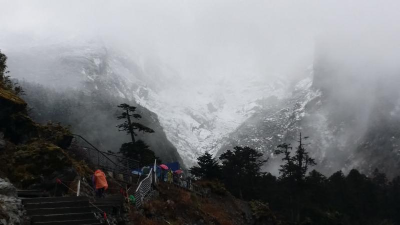 海螺沟红叶在哪里:解锁“9月绿意酝酿”与10月巅峰期前瞻,在10月下旬邂逅东方圣山诗行-第2张图片-四川省中国青年旅行社官网 四川中青旅 海螺沟红叶在哪里:解锁“9月绿意酝酿”与10月巅峰期前瞻,在10月下旬邂逅东方圣山诗行-第2张图片-四川省中国青年旅行社官网 四川中青旅