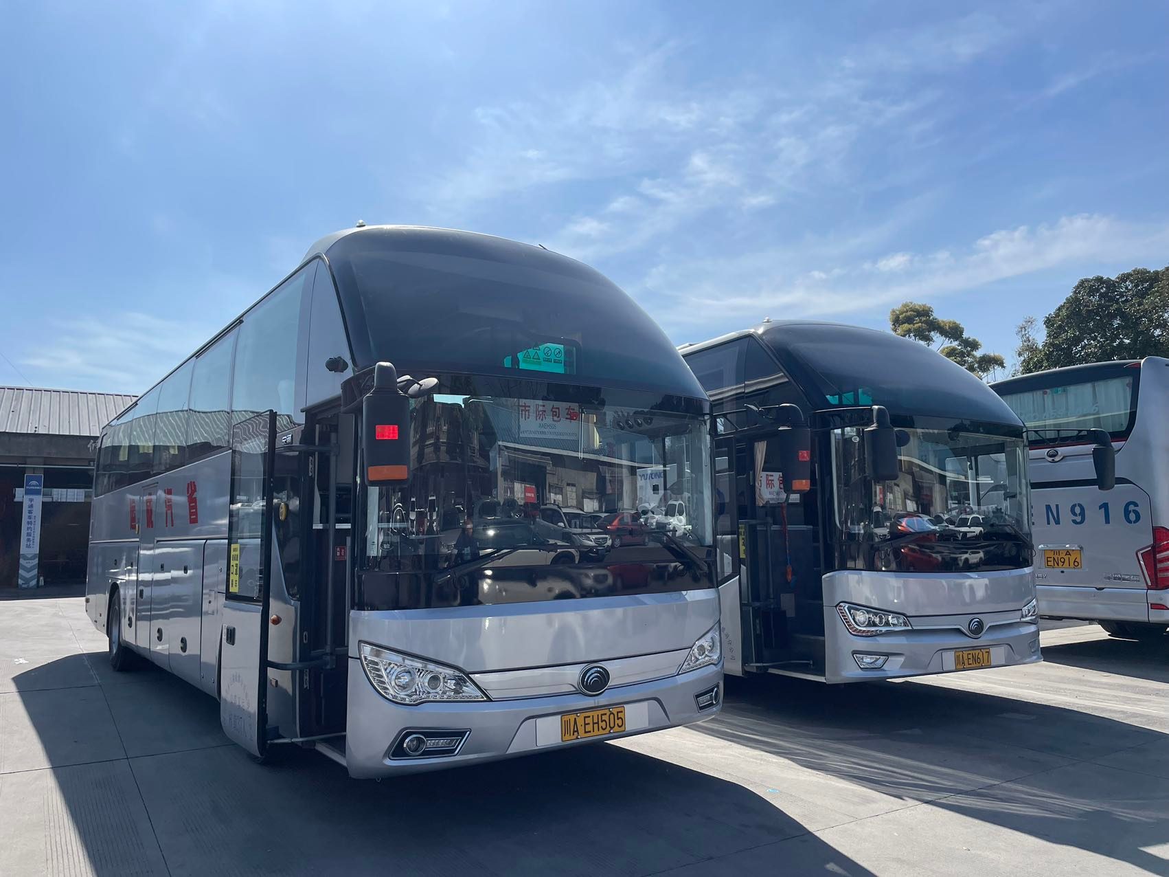 成都旅游包车服务:2026最新车型+价格+预订指南-第1张图片-四川省中国青年旅行社官网 四川中青旅 成都旅游包车服务:2026最新车型+价格+预订指南-第1张图片-四川省中国青年旅行社官网 四川中青旅