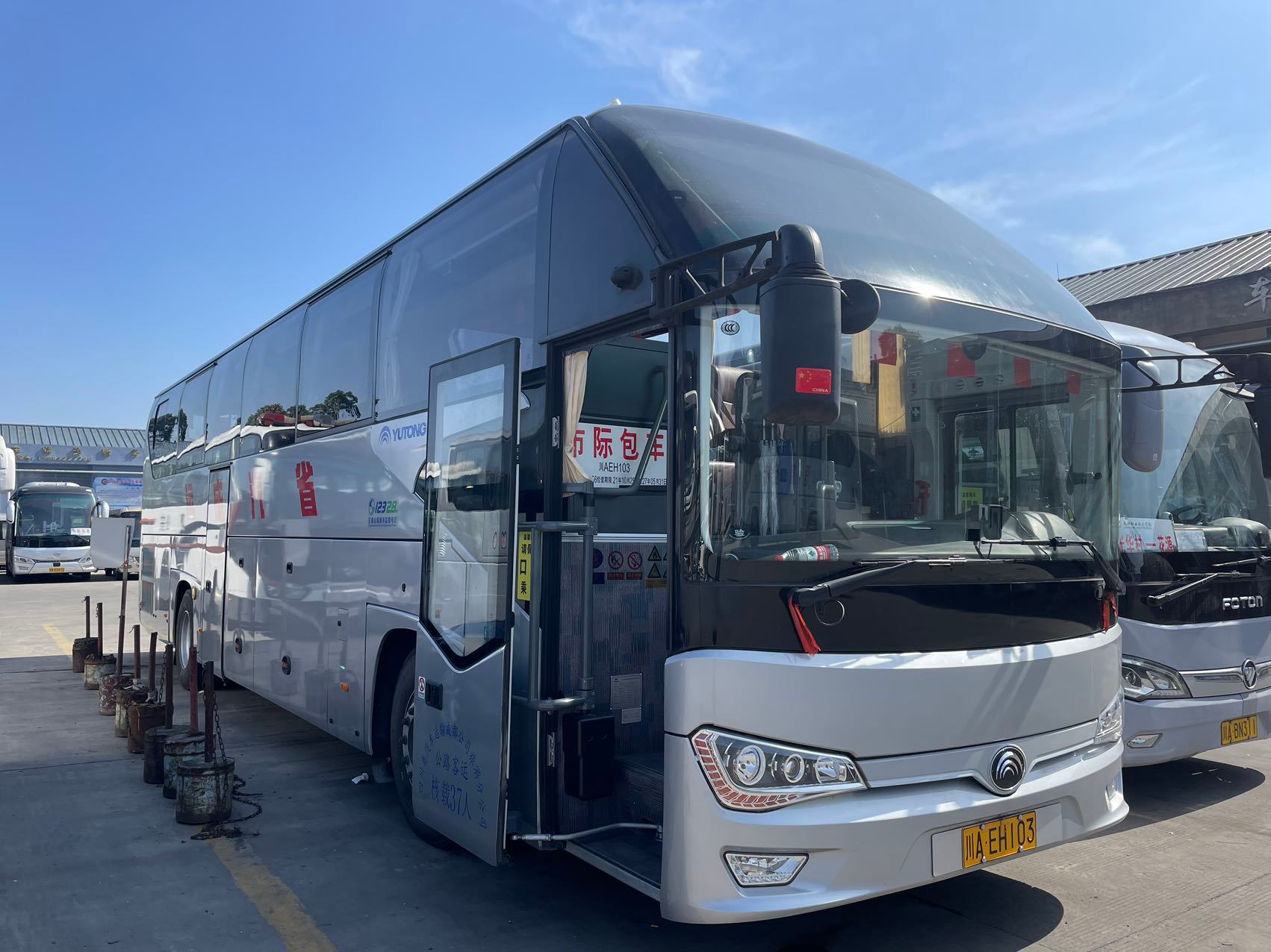 成都旅游包车服务:2026最新车型+价格+预订指南-第3张图片-四川省中国青年旅行社官网 四川中青旅 成都旅游包车服务:2026最新车型+价格+预订指南-第3张图片-四川省中国青年旅行社官网 四川中青旅