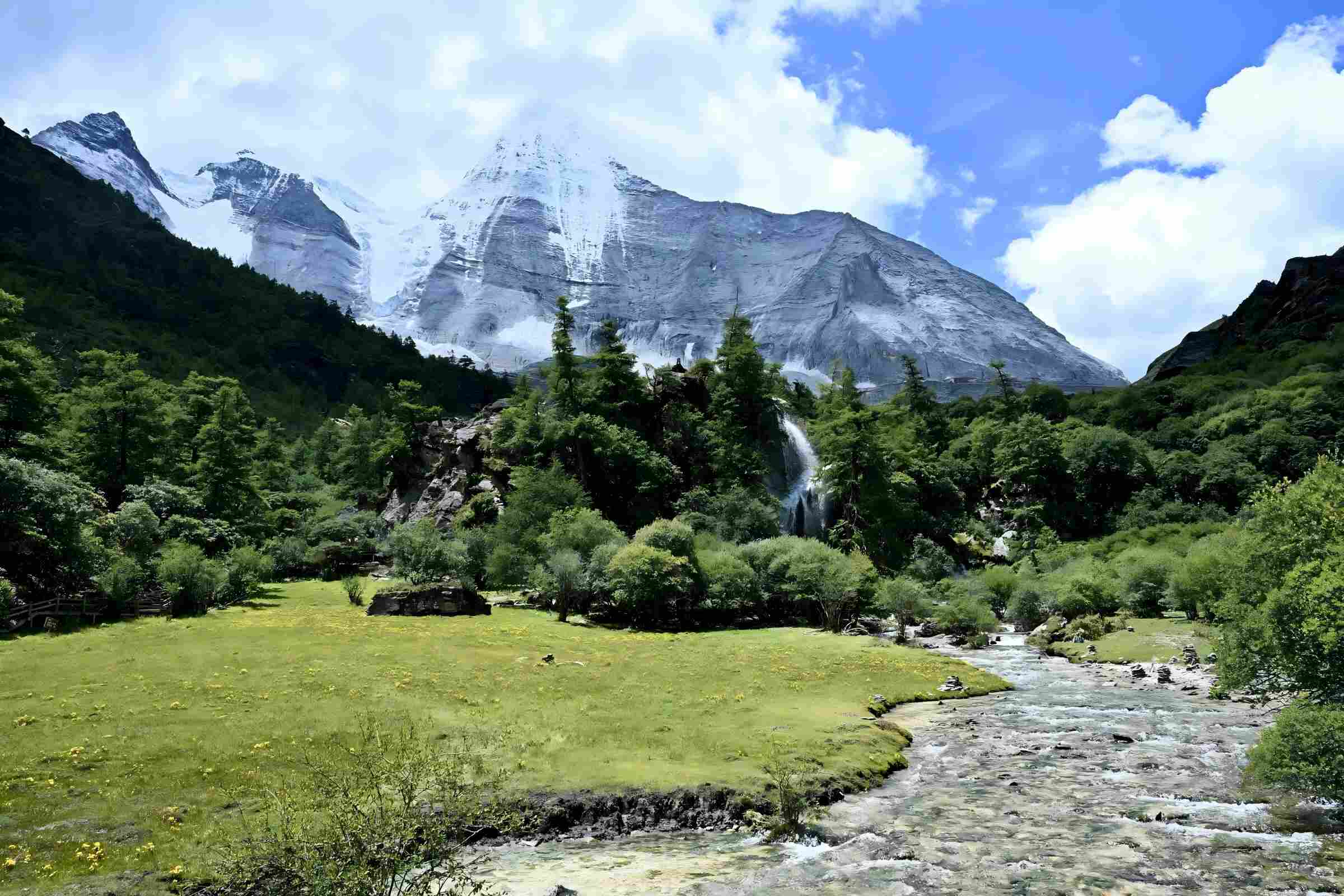 亚丁稻城旅游路线:3/5/7/10天方案怎么选、免票期怎么走-第1张图片-四川省中国青年旅行社官网 四川中青旅 亚丁稻城旅游路线:3/5/7/10天方案怎么选、免票期怎么走-第1张图片-四川省中国青年旅行社官网 四川中青旅