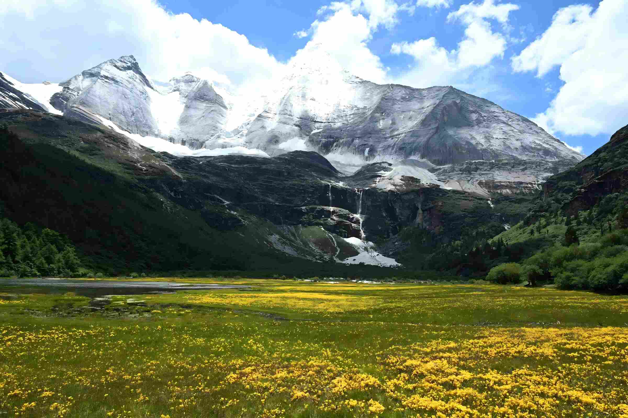 稻城亚丁最佳旅游季节:2026四季景观对比与出行决策指南-第1张图片-四川省中国青年旅行社官网 四川中青旅 稻城亚丁最佳旅游季节:2026四季景观对比与出行决策指南-第1张图片-四川省中国青年旅行社官网 四川中青旅