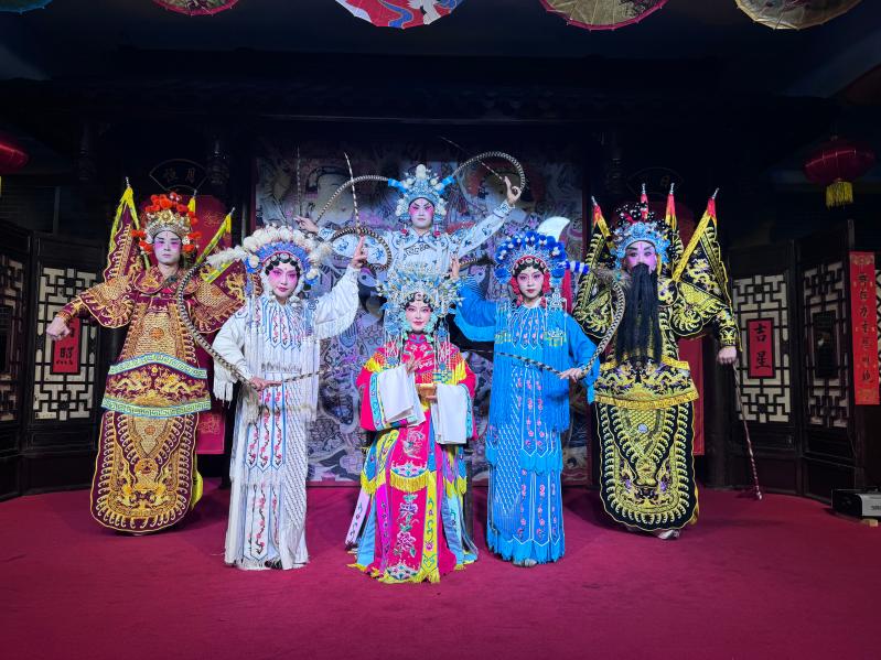 成都旅游参团怎么选|纯玩小团、私家团、大巴团避坑指南-第1张图片-四川省中国青年旅行社官网 四川中青旅 成都旅游参团怎么选|纯玩小团、私家团、大巴团避坑指南-第1张图片-四川省中国青年旅行社官网 四川中青旅